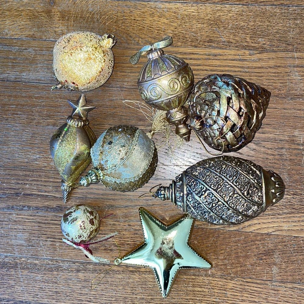 Collection of‎ 8 gold Christmas tree ornaments/various sizes